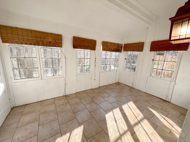 Building Photo - 106 S 3rd St