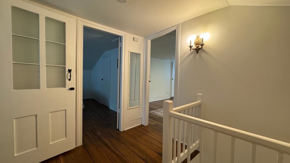 Second story, 2 bedrroms and bathroom - 101 Center St