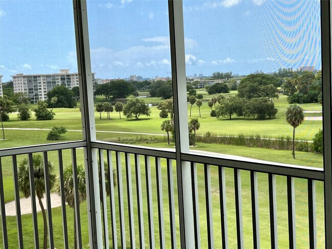 Building Photo - 3000 N Palm Aire Dr