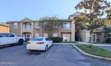 Building Photo - 9595 Amarante Cir