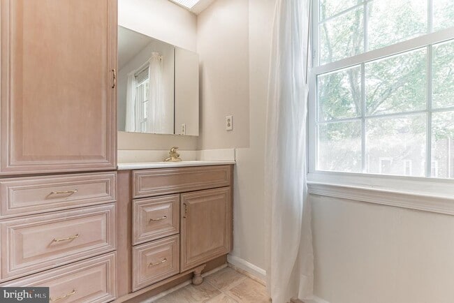 Building Photo - 7422 Adams Park Ct