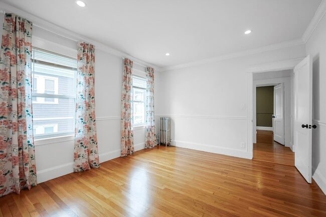 Building Photo - 22-24 Ellison Avenue Unit 24