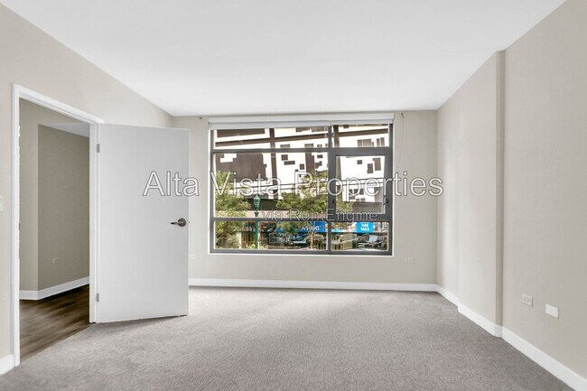 Building Photo - 425 W Beech St