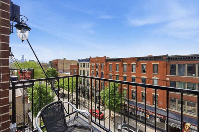 Building Photo - 1541 N Milwaukee Ave