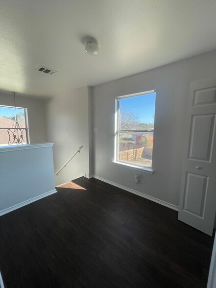 Building Photo - 406 Rustic Stable