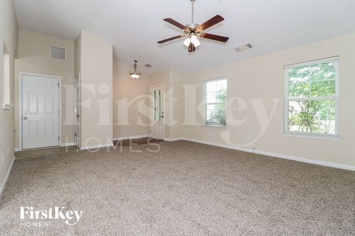 Building Photo - 522 Walnut Woods Dr