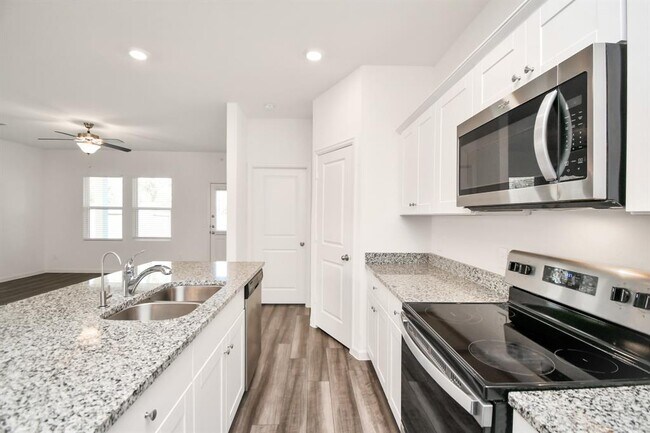Building Photo - 7807 Royalwood Dr