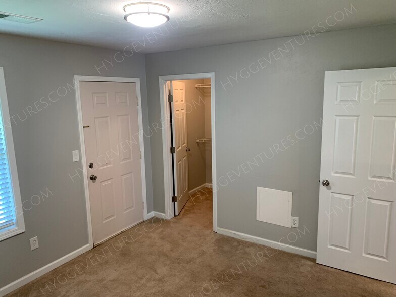Building Photo - 123 Evergreen Trl