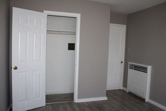 Building Photo - 400 33rd St