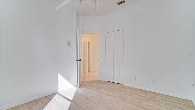 Building Photo - 1007 Royal St George Dr