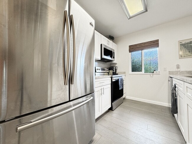 Building Photo - Pet Friendly Kailua Townhouse with A/C