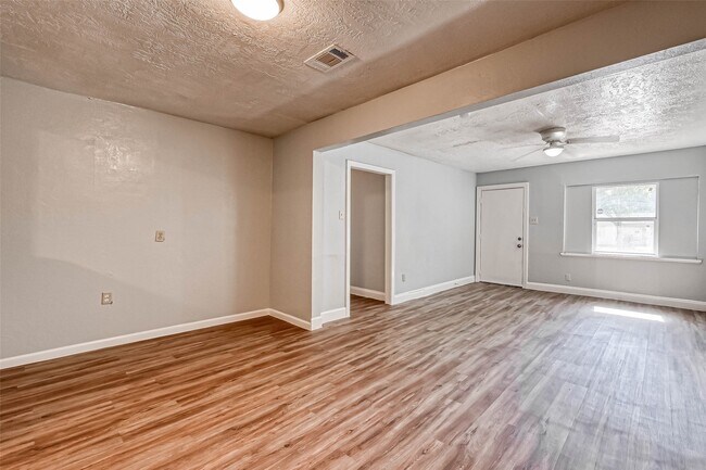 Building Photo - 10613 Buffum St