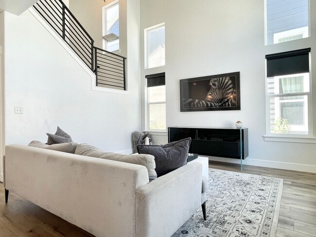 Building Photo - Modern Townhome at North Pointe Village!