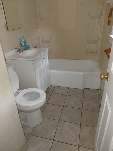 Building Photo - 7612 S Artesian Ave