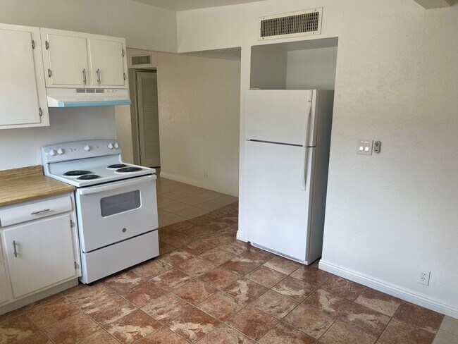 Building Photo - 5055 Blanton Dr