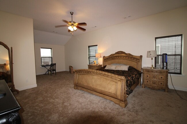 Building Photo - 650 Dunrobin Ln