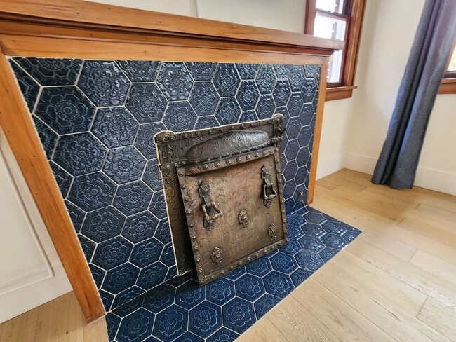 Building Photo - East Bench Luxury Bungalow - Fully Renovated and STUNNING!