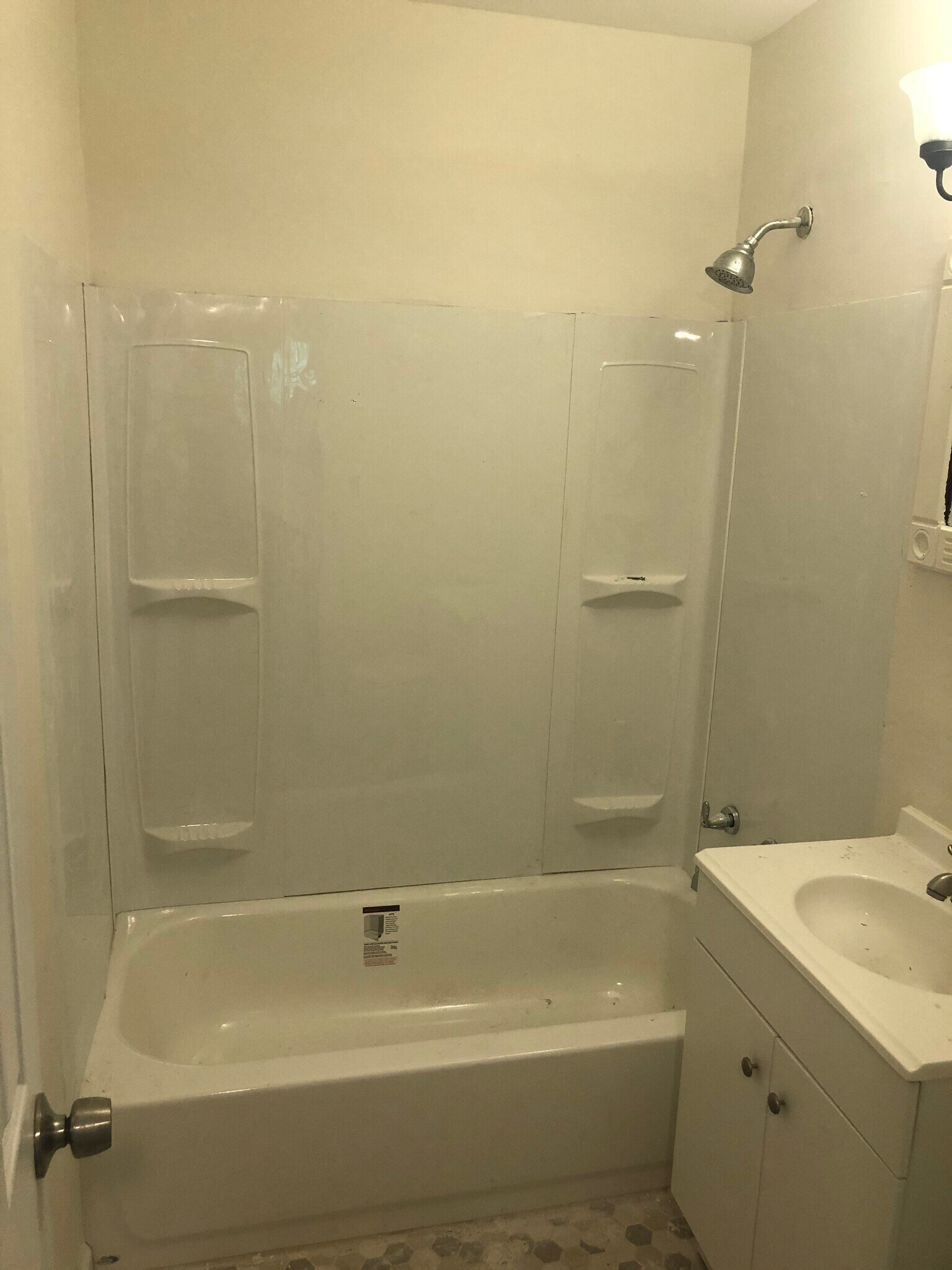 Full Bath - 9215 ARISTIDES DR