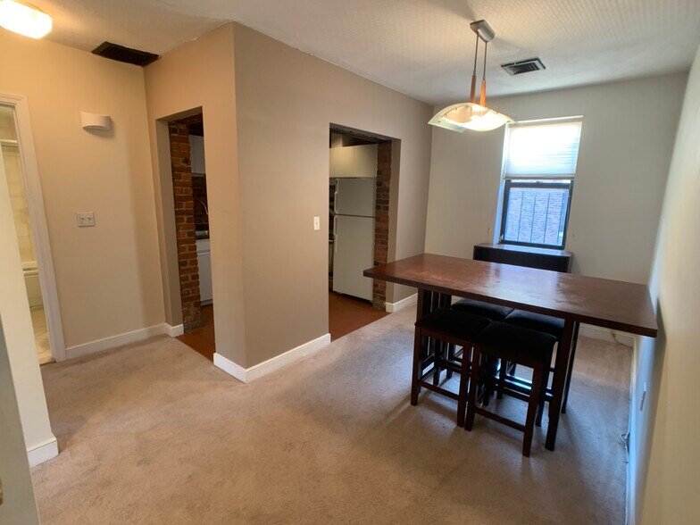 Building Photo - 110 Riverway