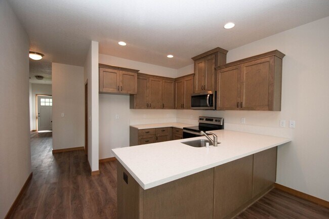 Building Photo - Gorgeous 2BD Duplex in Great Washougal Location! Beautiful Finishes!