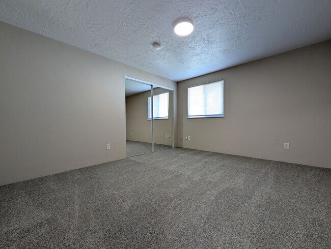 Building Photo - Great 3-Bedroom, 1-Bath Home - Centennial ...