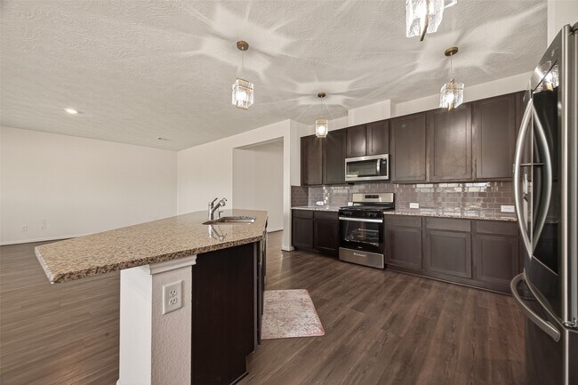 Building Photo - 15610 Birchdale Dr