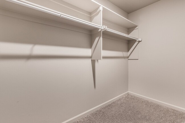 Building Photo - Available in Mustang. Showings begin Frida...