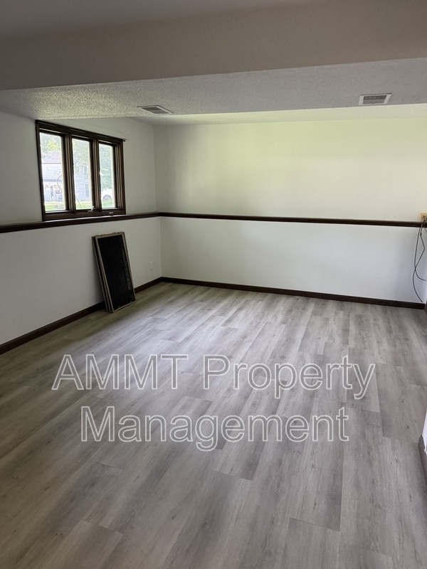 Building Photo - 608 S Garnavillo St