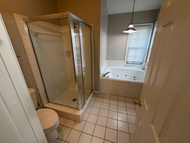 Building Photo - Spacious Four Bedroom Home Near Quail Hollow Neighborhoods!