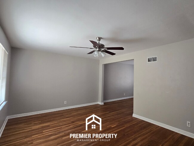 Building Photo - Charming 3BR St. Louis Home w/ Hardwood Floors, Dining Room & Garage