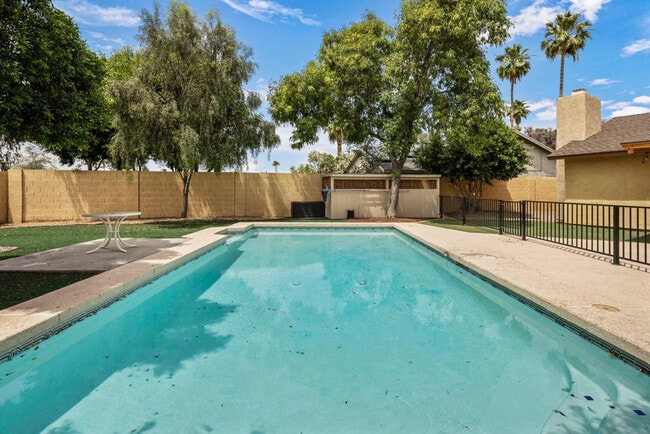 Building Photo - 10625 E Becker Ln