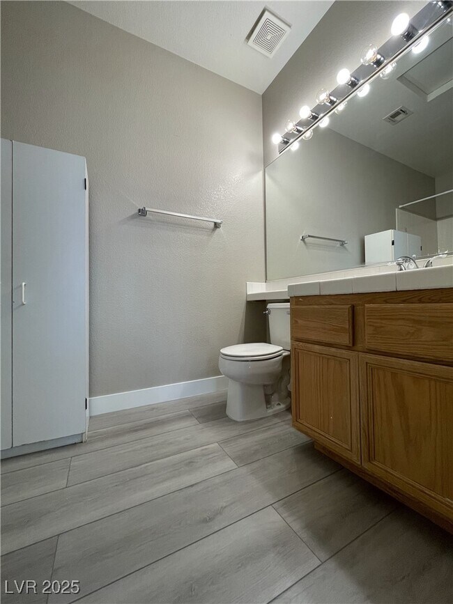 Building Photo - 5155 W Tropicana Ave