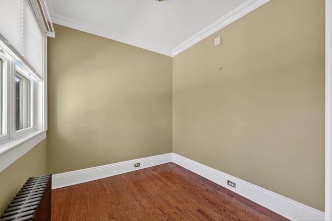 Building Photo - 35 Birch St