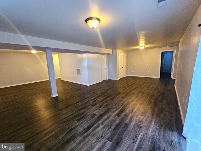 Building Photo - 6125 Hot Spring Ln