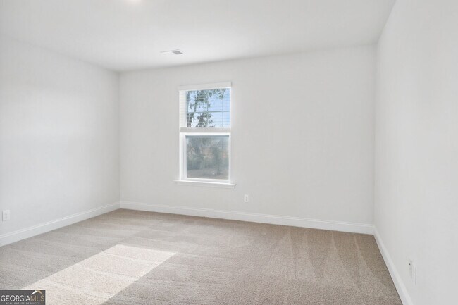 Building Photo - 323 Fox Tail Dr