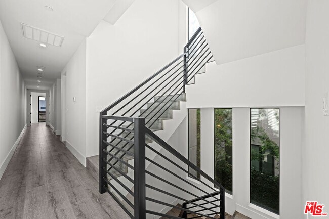 Building Photo - 1613 S Wooster St