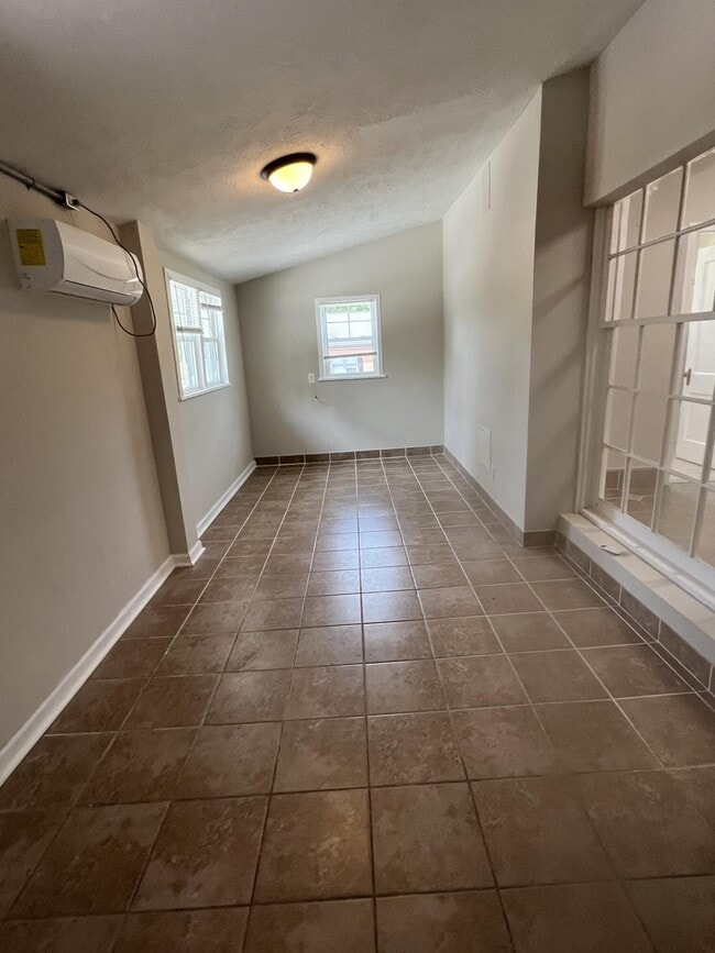 Building Photo - 214 W Buena Vista Ave