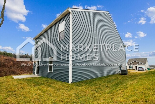 Building Photo - 2025 Southwood Cir