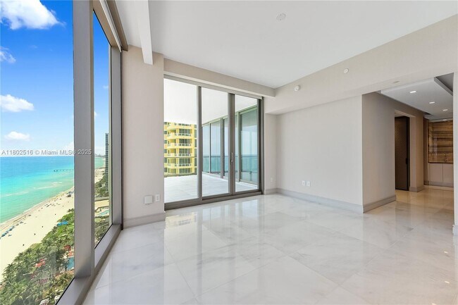 Building Photo - 17901 Collins Ave