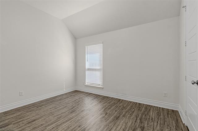 Building Photo - 1009 Queens Lk Trl