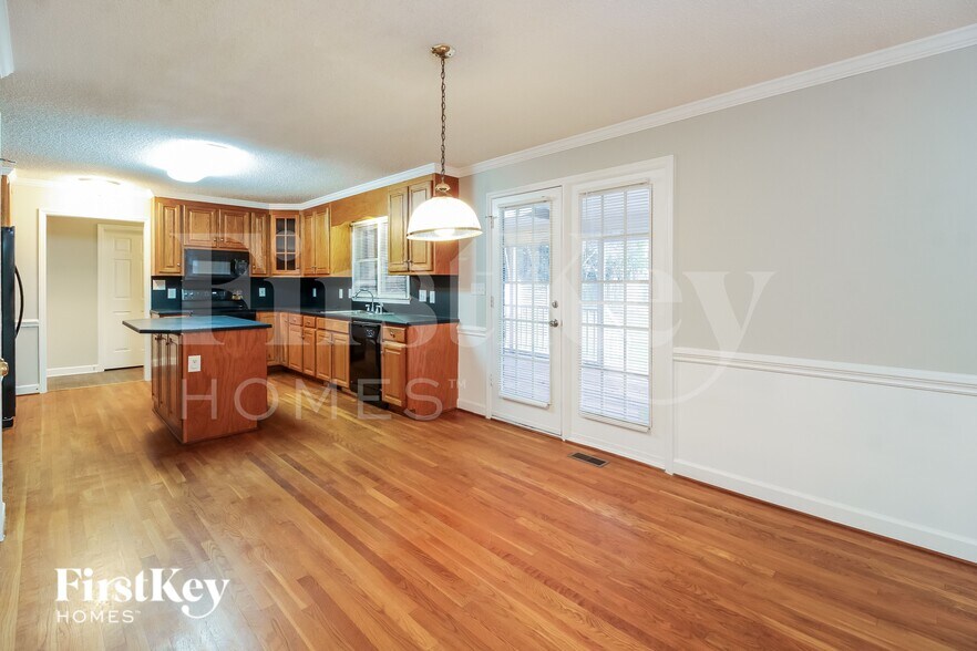 Building Photo - 4004 Deerfield St