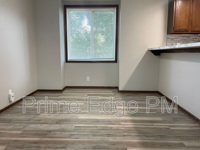 Building Photo - 6235 Holdrege-D11