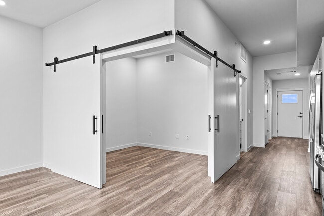 Building Photo - 4004 Banister Ln