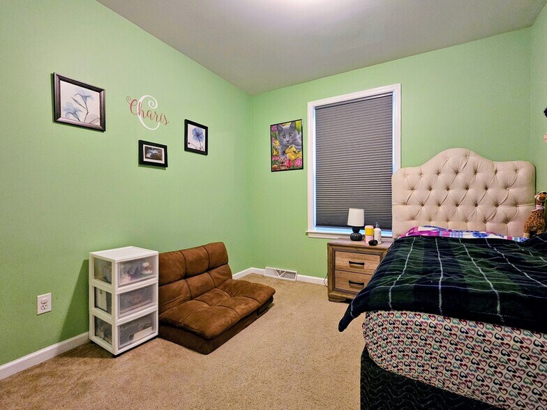 Building Photo - 71 Laurel Dr