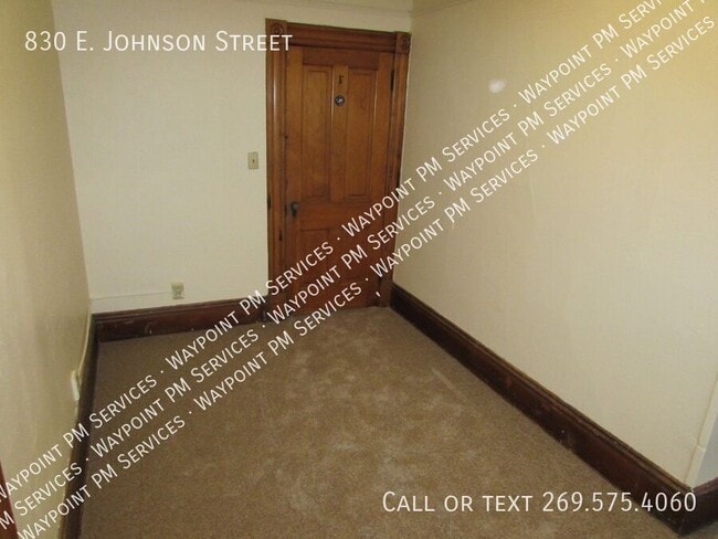 Building Photo - 830 E Johnson St