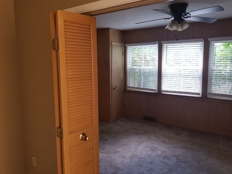 Bedroom 3/Office - 2945 Warrensville Center Rd