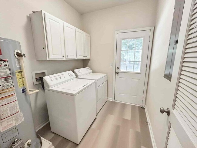 Building Photo - 4033 Edgecomb Dr