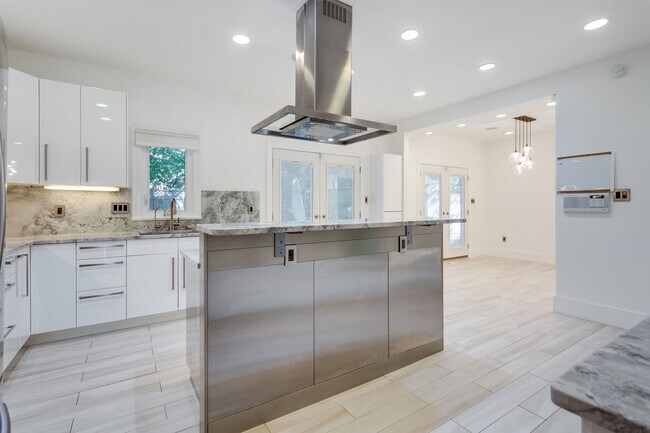 Building Photo - 4611 Charleston Terrace NW