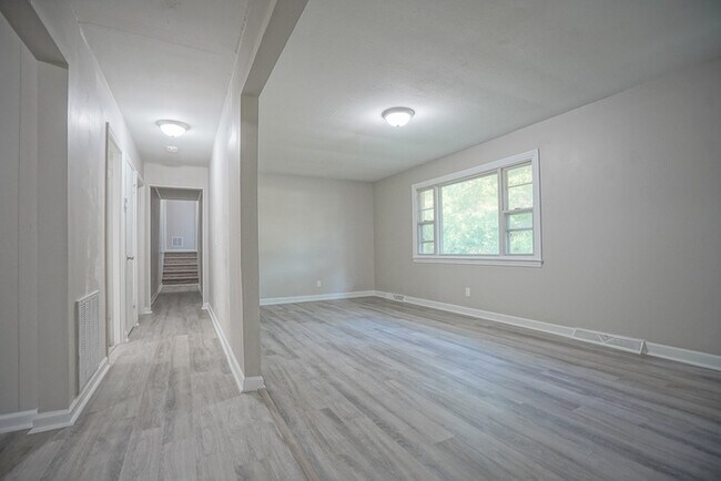 Building Photo - 246 Acorn Acres Rd