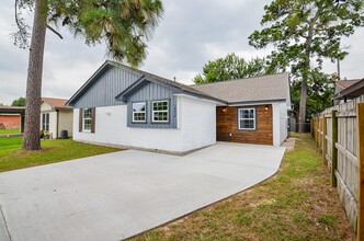 Building Photo - 14934 Arundel St